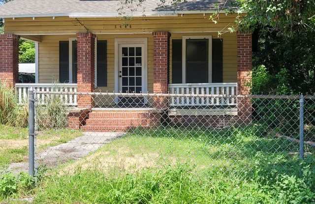 Charming 2BR Home in the Heart of the Historic District – 2-Car Garage! photos photos