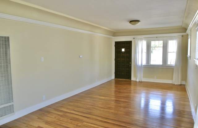 4384 Bancroft St Gallery 4