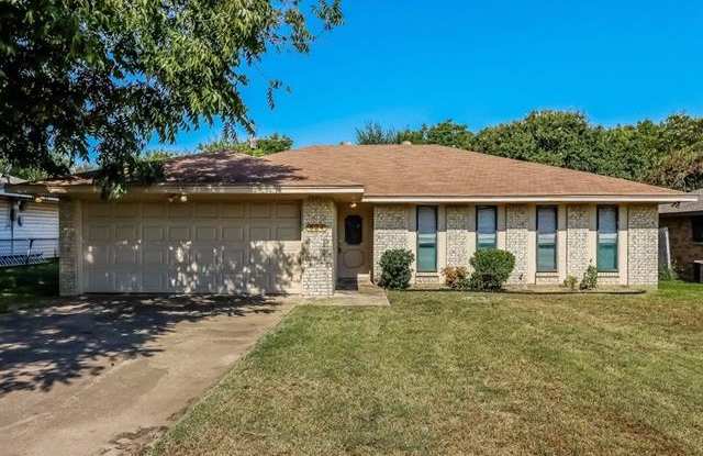 824 Green Pastures Drive - 824 Green Pastures Drive, Cedar Hill, TX 75104