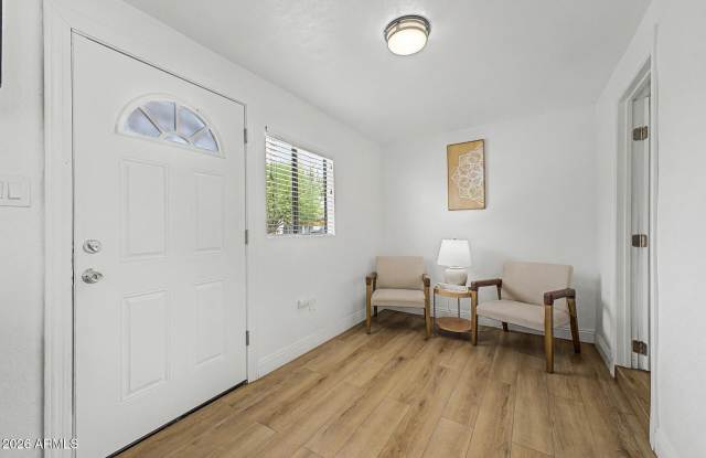 723 E SUNNYSLOPE Lane Gallery 3