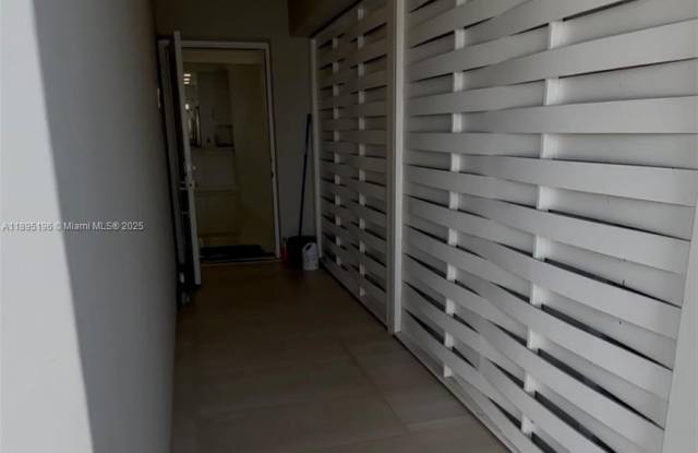 18908 Bobolink Dr - 18908 Bob-O-Link Drive, Country Club, FL 33015