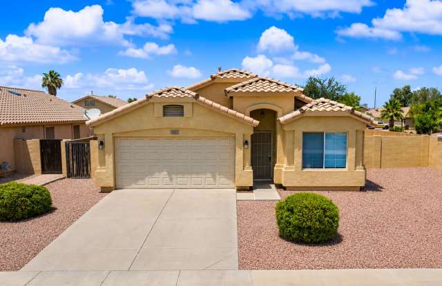 Freshly Updated 4 Bed | New Carpet, New Appliances & Open Layout photos photos