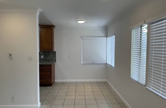 448 S Catalina St - 2 photos photos