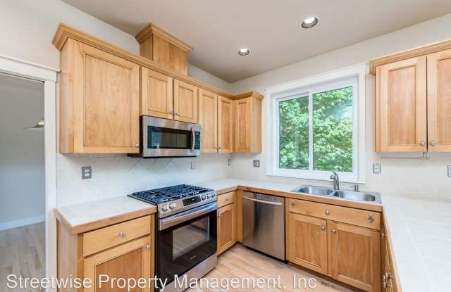 15713 SE Summit Rock Way Gallery 3
