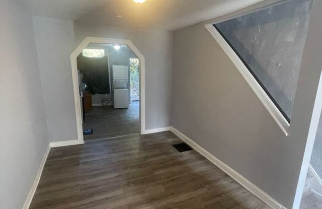 Recently Renovated Three Bed One Bath Ready For A New Tenant! photos photos