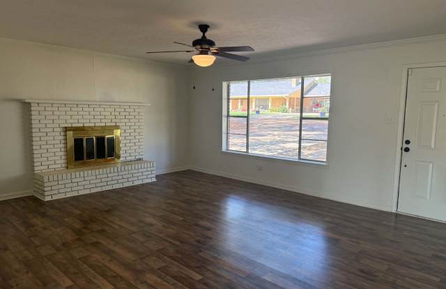 204 River Oaks Dr Gallery 3