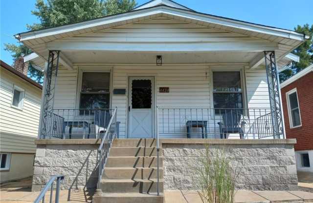 4424 SOUTH SPRING AVENUE | SAINT LOUIS 63116 Gallery 1