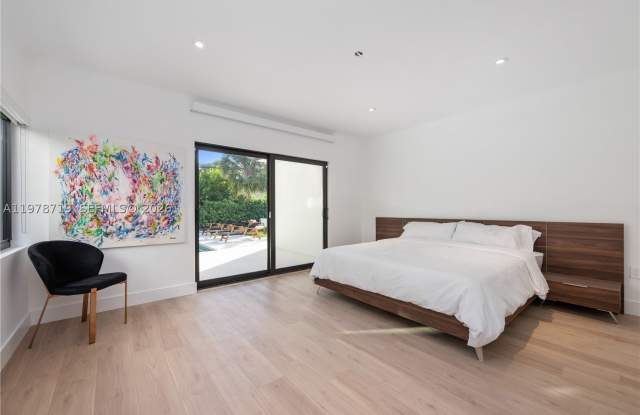 900 W 47th Ct Gallery 3
