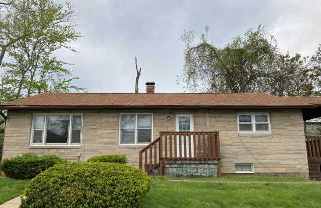 Spacious 5 bedroom, 2 bath house! REDUCED PRICE! Available: JANUARY 2025 - JULY 2025! photos photos