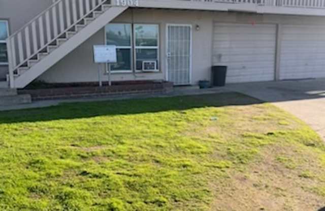 1904 East Hunter Avenue - 4 photos photos