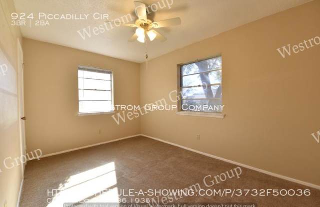 924 Piccadilly Cir Gallery 2