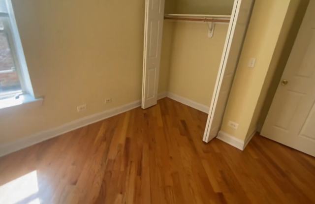 6935 N Oakley, Gallery 4