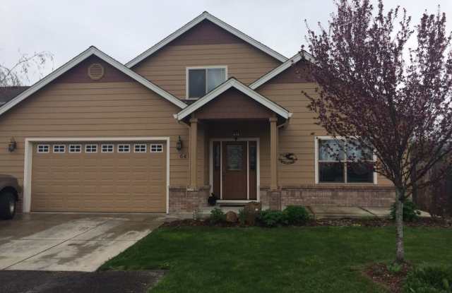 641 Spring Valley Drive - 641 Spring Valley Drive, Medford, OR 97501