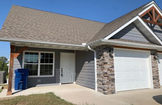 611 Easton Dr photos photos