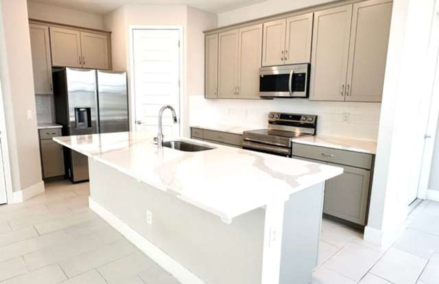 For Rent In Reunion Resort - 3 Bedroom 2.5 Bathroom Corner Lot Townhome Gallery 3