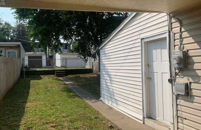 House with Yard and Parking-Video in the Pictures! Gallery 3