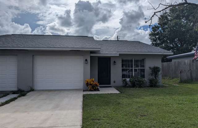 2 Bedroom/2 Bath 1 Car Garage 1/2 Duplex photos photos