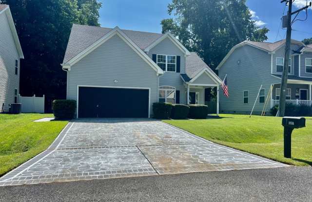 4BD/2.5BA Gorgeous Home with Fence Backyard  Two car Garage in Chesapeake photos photos