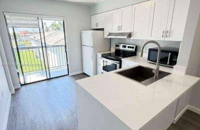 5290 W 21st Ct photos photos