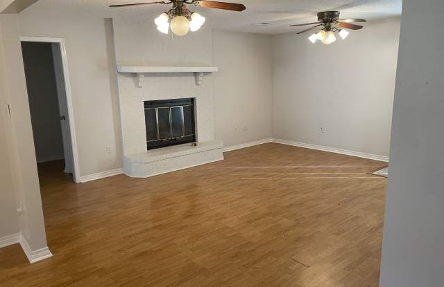 212 Lexington Dr Gallery 4