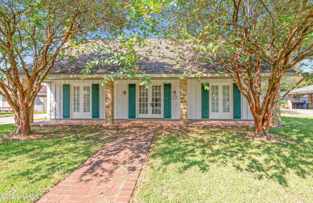 101 Wisteria Drive Gallery 3