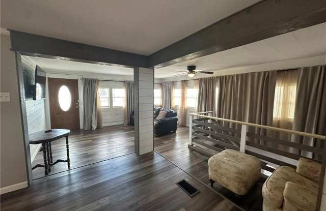 810 S Sandpiper Gallery 3