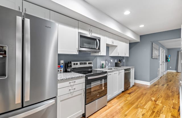 4043 Kenwood - 2 North Gallery 3