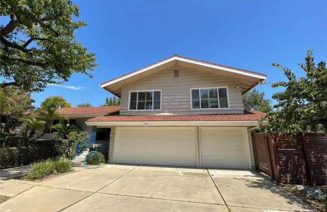 1420 Kensington Drive Gallery 1