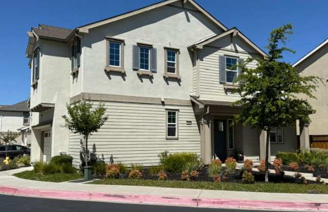 Wallis Ranch Gated Community 3 Bed + Loft / 2.5 Bath Two Story, Community Pool, Gym, small pets OK photos photos