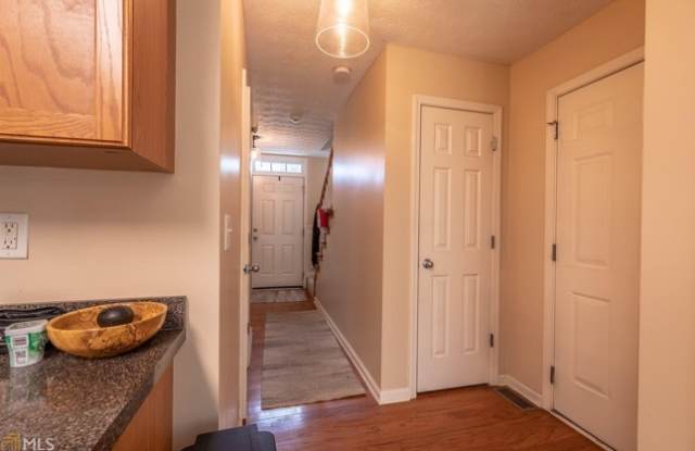 939 Madison Trace Ct Gallery 2