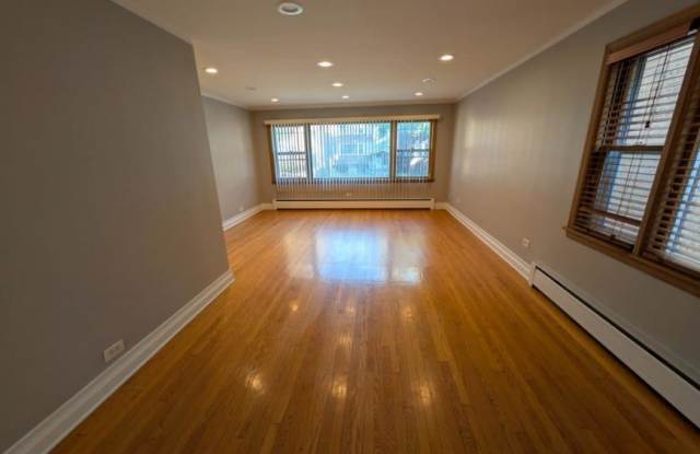 5820 North Maplewood Avenue Gallery 1