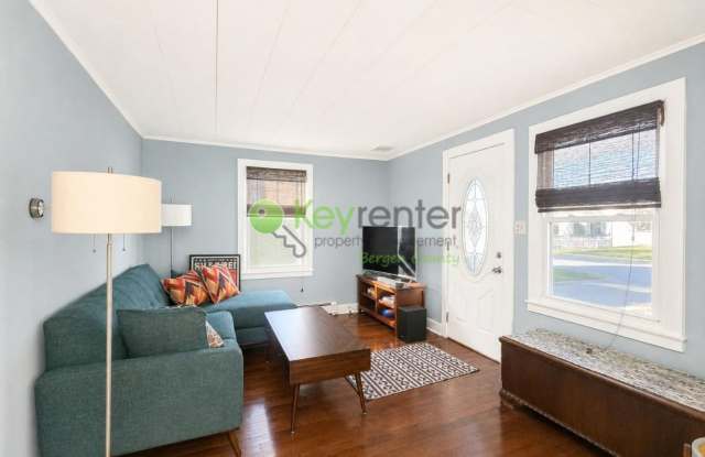 Charming Ranch Home in a Great Pompton Lakes Neighborhood Gallery 3