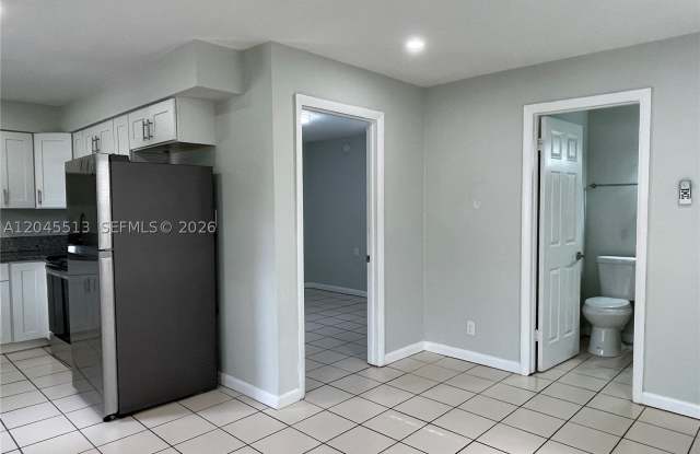 325 SW 14th Ct Gallery 4
