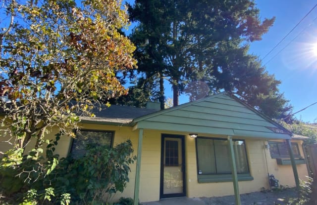 13512 Burke Ave N - 13512 Burke Avenue North, Seattle, WA 98133