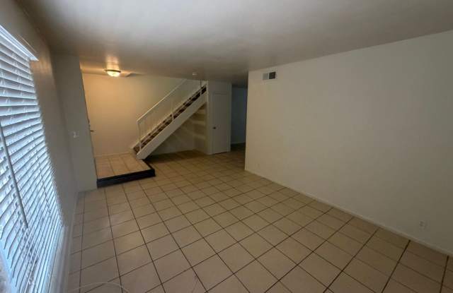 2STORY TOWNHOUSE 4BED, 1 1/2 BATHS photos photos 2STORY TOWNHOUSE 4BED, 1 1/2 BATHS photos photos