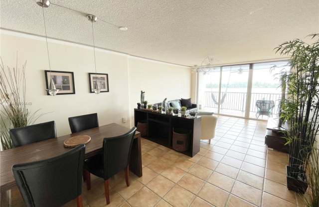 1075 NE Miami Gardens Dr Gallery 4