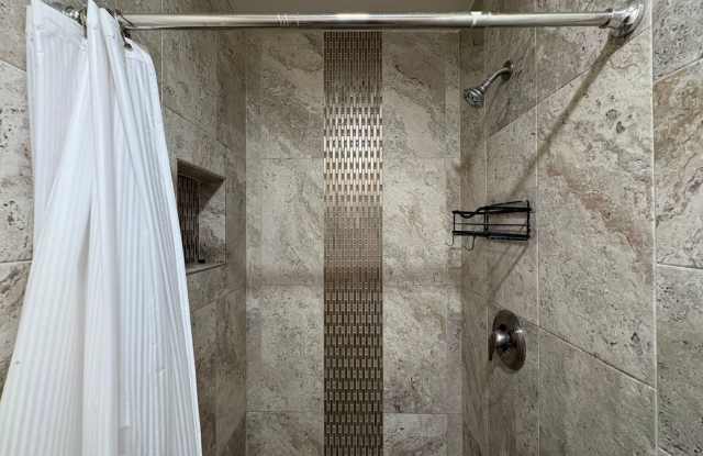 SD: Comfortable 2BD/2BA Condo in Golden Hill with A/C, Reserved Parking & In-Unit Laundry photos photos