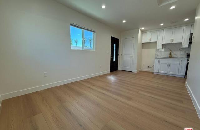 19055 Gledhill St photos photos