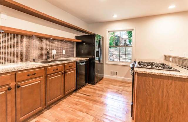 1532 Bubbling Creek Road NE Gallery 2
