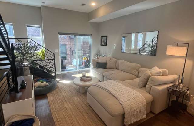 2 Bed, 1 Bath Townhouse with Roof Top Deck photos photos