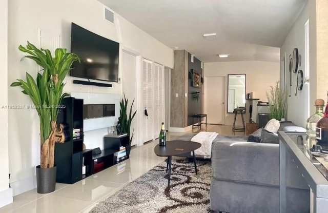 3132 NW 43rd St photos photos