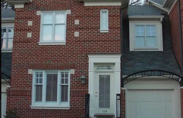 1156 Hampton Gardens Lane Gallery 1