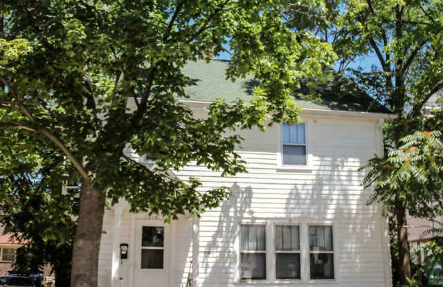 5 Bedroom in an Amazing Location! Gallery 1