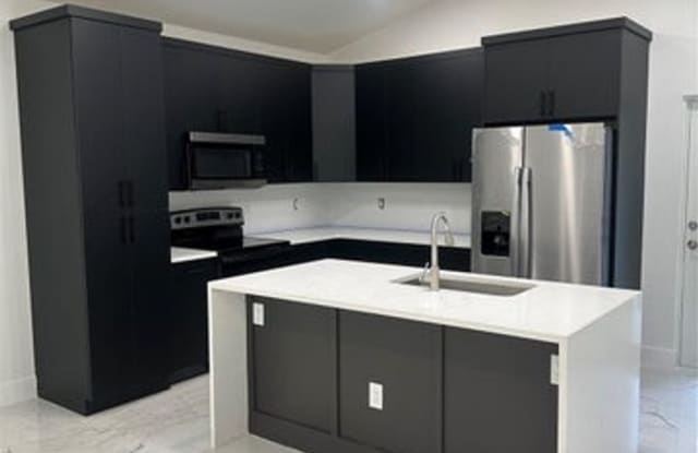 705 47TH Street, West Palm Beach, FL 33407 - 2945 Gallery 1