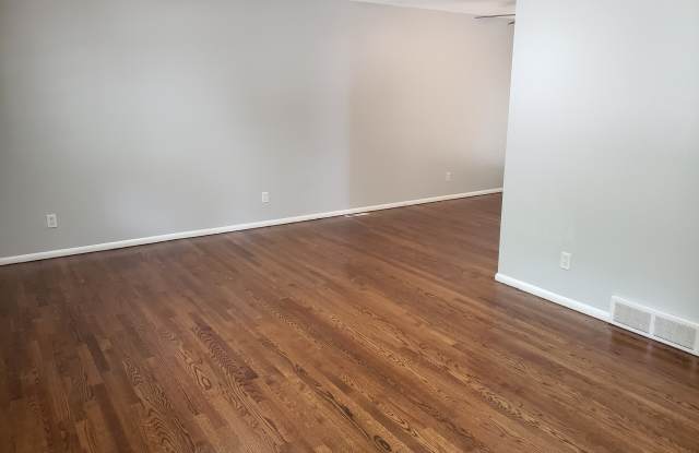 9315 Richmond Ave Gallery 2