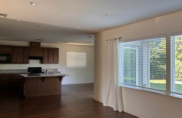 $500.00 off first full months rent - Beautiful home in River Island Gallery 4