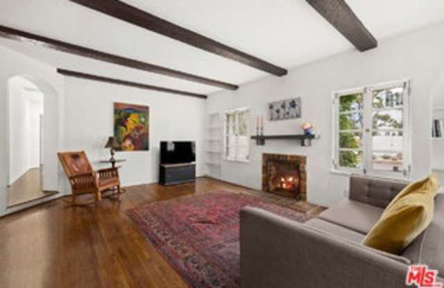879 Fiske Street Gallery 3