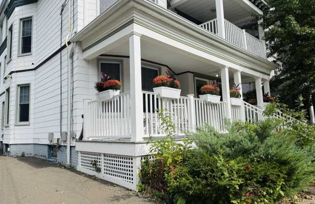 17 Cottage Street Gallery 4