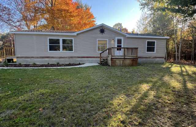6436 Quarterline Rd - 6436 Quarterline Road, Muskegon County, MI 49456