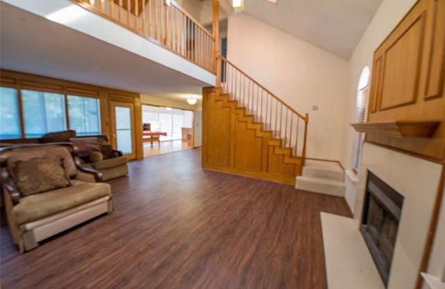3903 Kingsferry Court Gallery 2